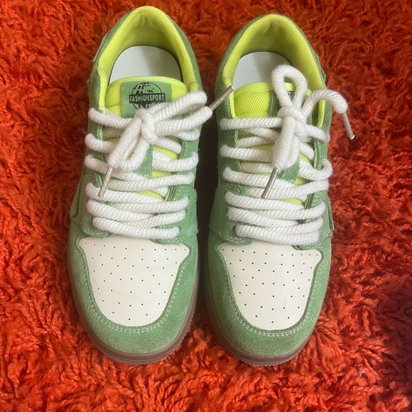 Sneakers - Picture 2 of 6